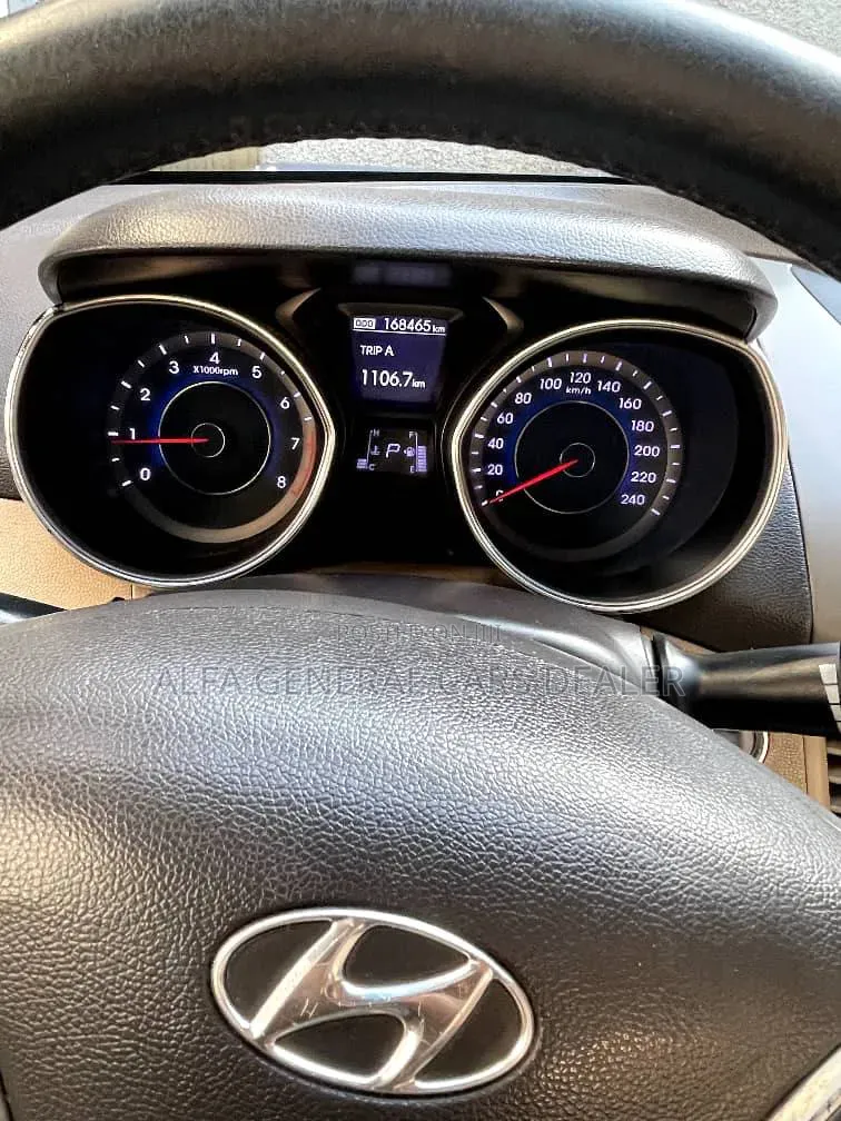 Hyundai Elantra 2015 Red