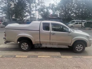 Toyota Hilux 2012 Gold