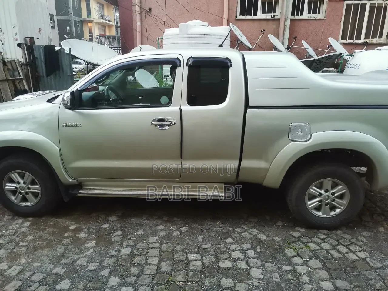Toyota Hilux 2012 Gold
