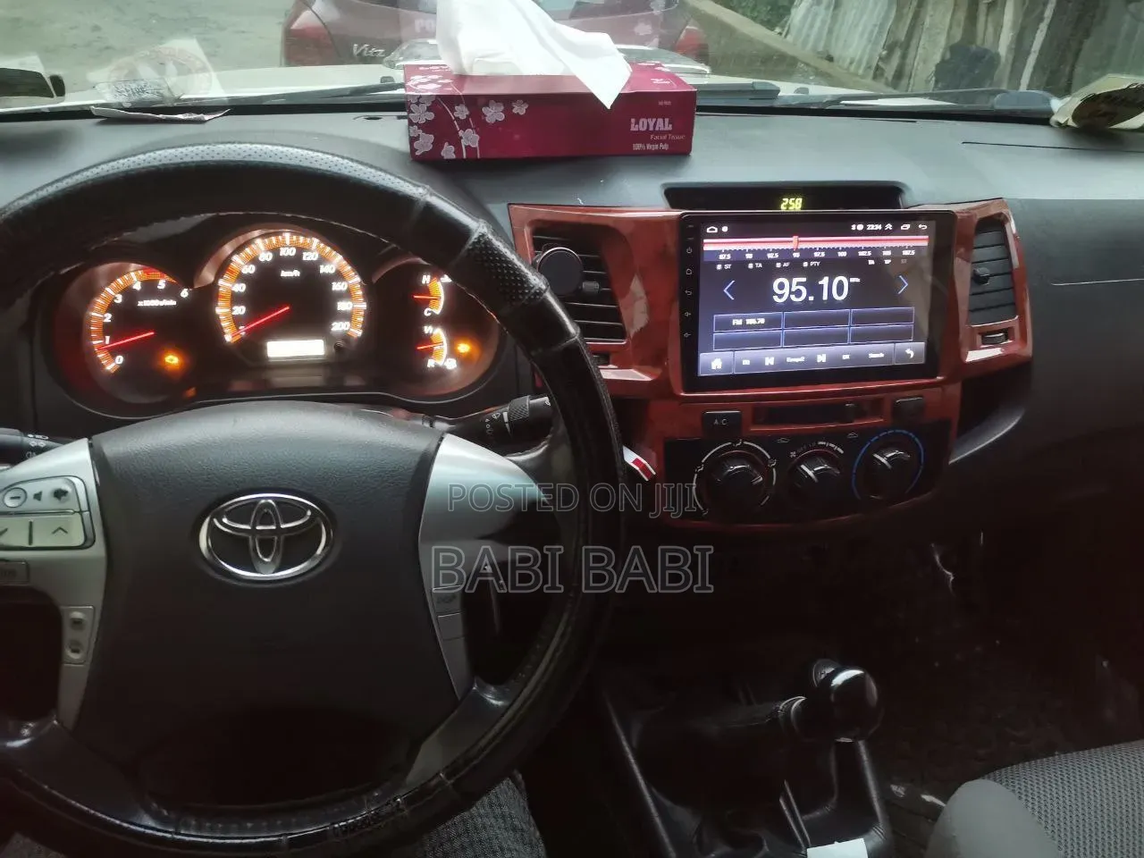 Toyota Hilux 2012 Gold