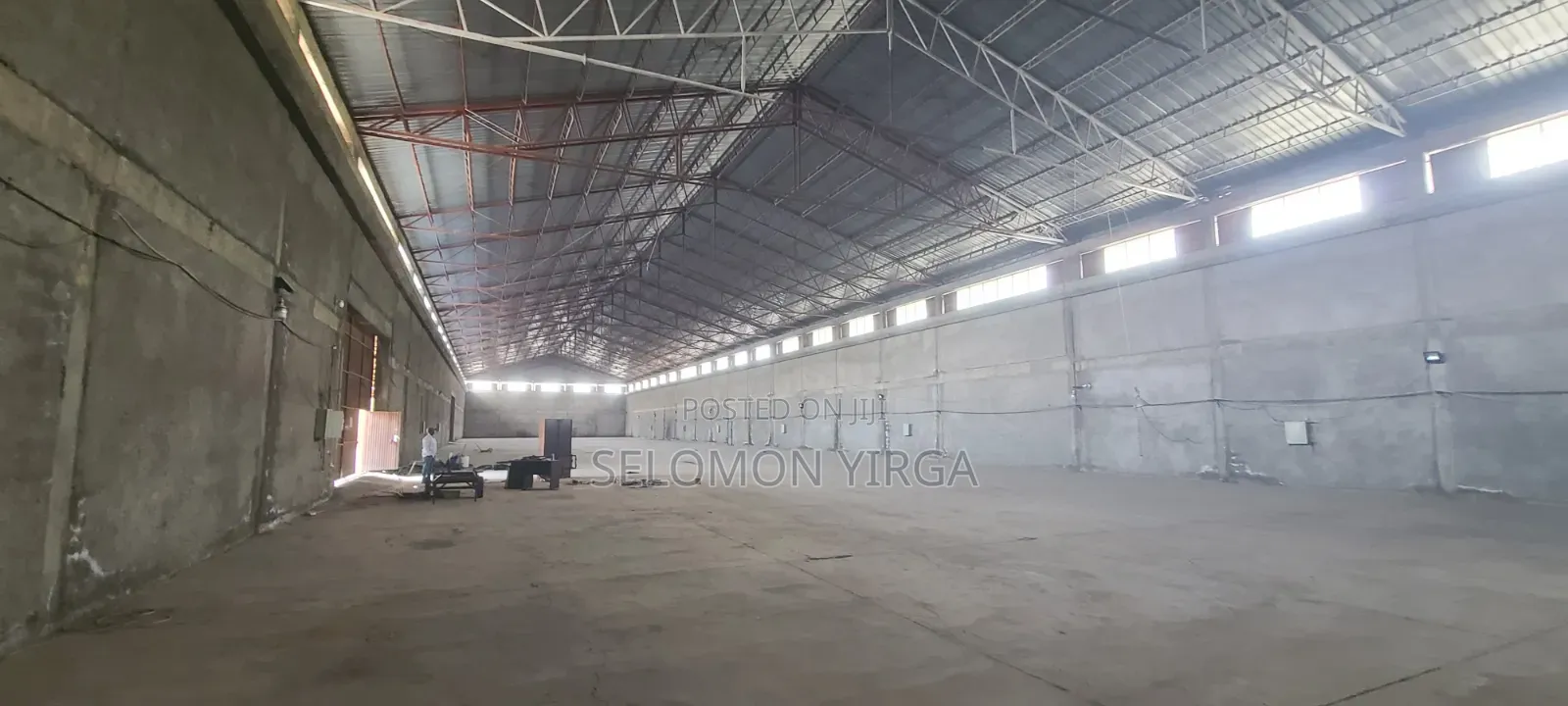 የሚሸጥ 10500ካሬ መጋዘን ብቻ የሆነ