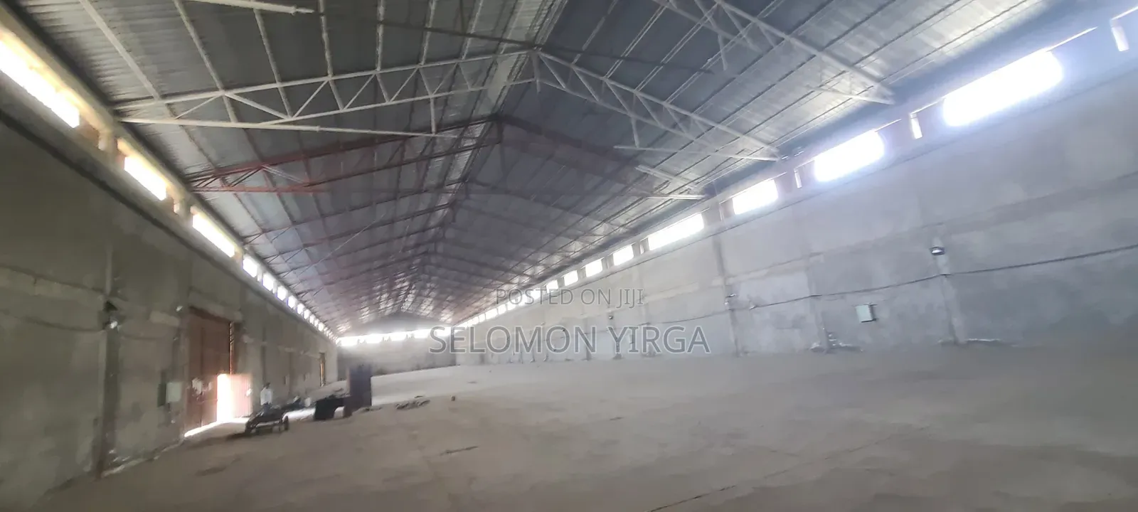 የሚሸጥ 10500ካሬ መጋዘን ብቻ የሆነ