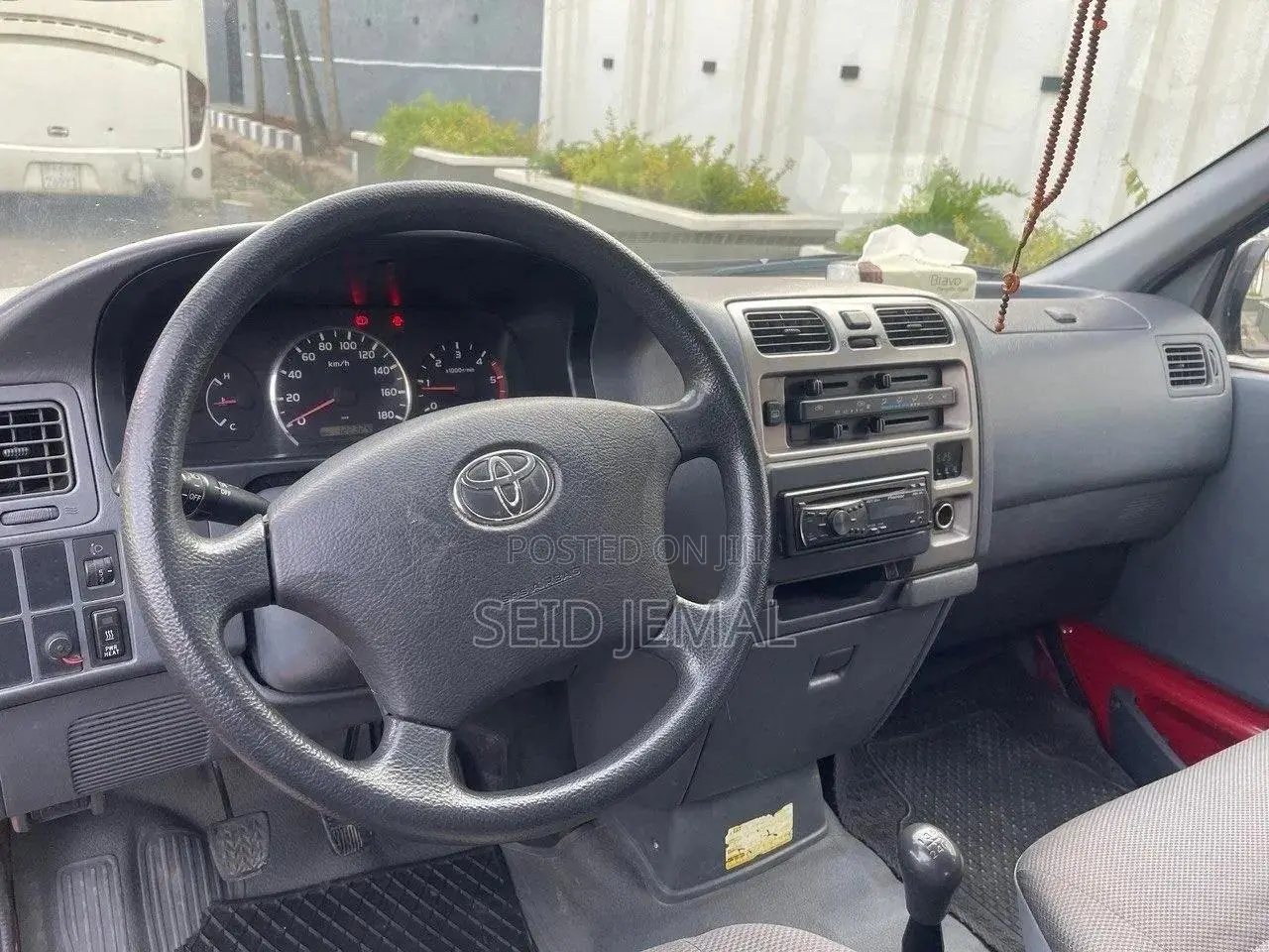 Toyota HiAce 2011 Red