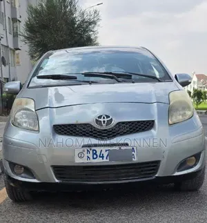 Toyota Yaris 2010 Gray