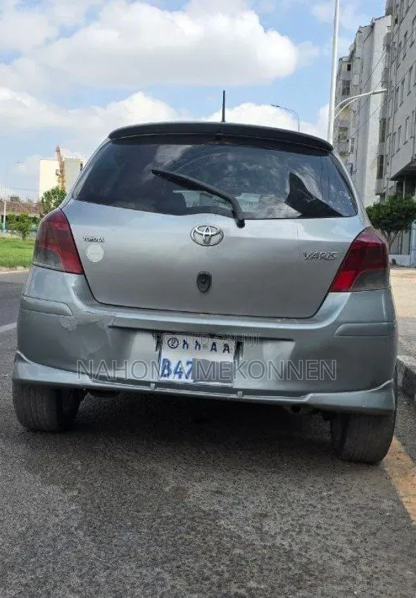 Toyota Yaris 2010 Gray