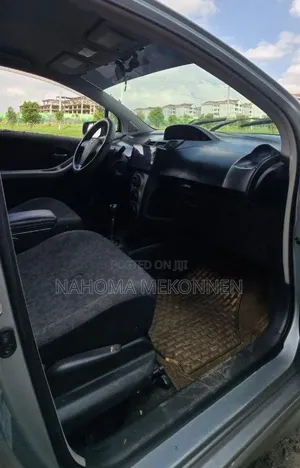 Toyota Yaris 2010 Gray