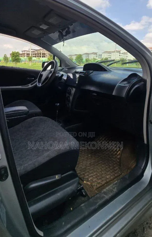 Toyota Yaris 2010 Gray