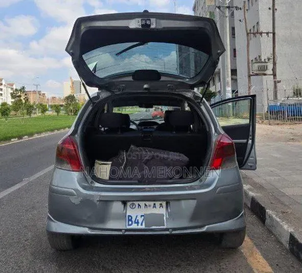 Toyota Yaris 2010 Gray