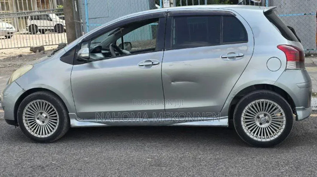 Toyota Yaris 2010 Gray