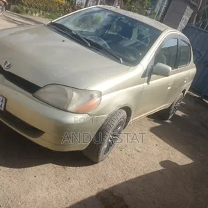 Toyota Platz 1.0 FWD 2002 Gold