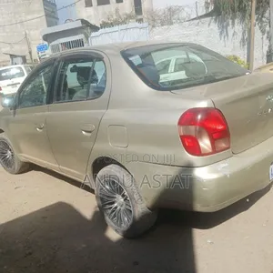 Toyota Platz 1.0 FWD 2002 Gold