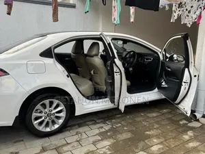 Toyota Corolla 2022 White