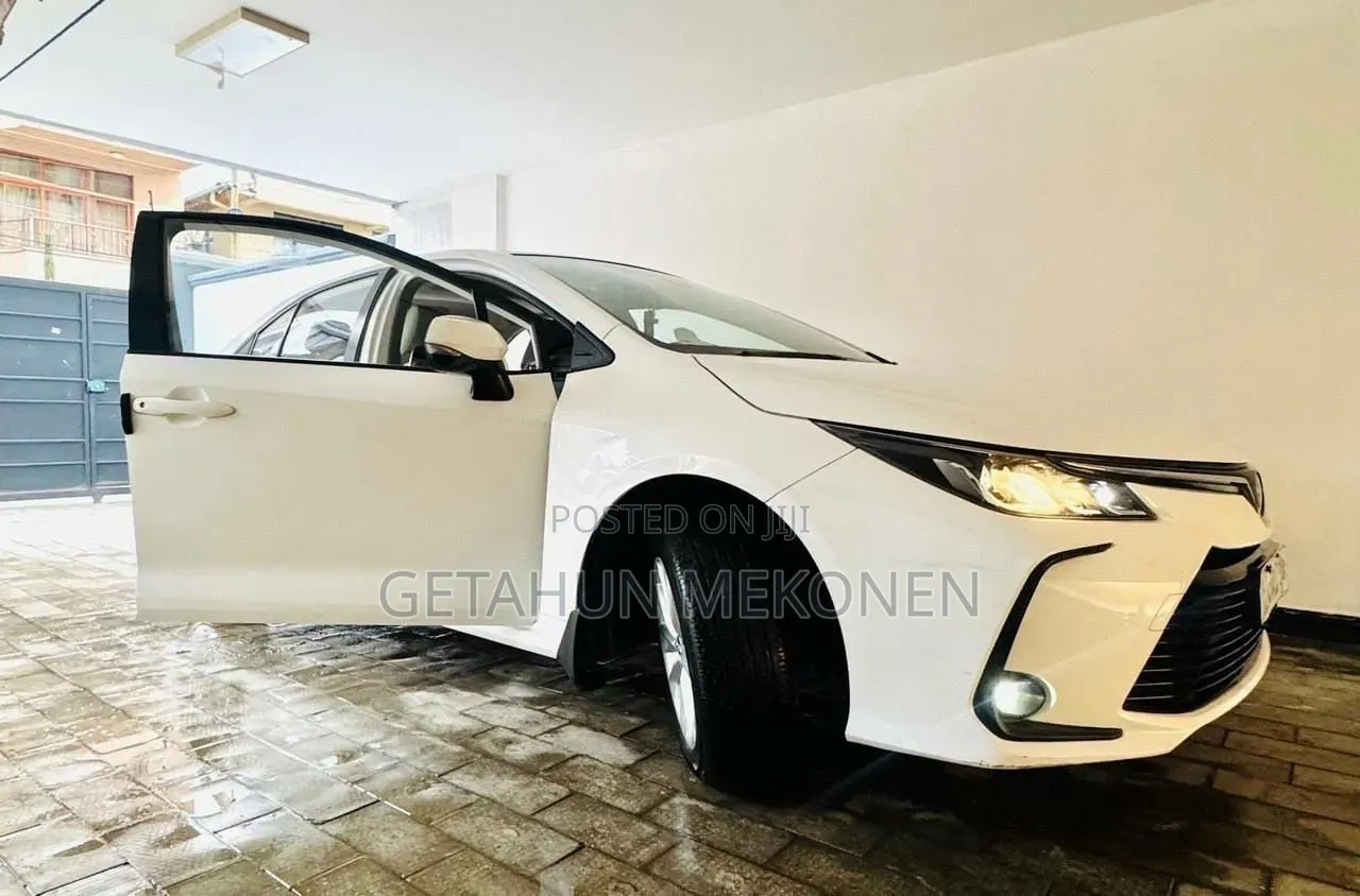 Toyota Corolla 2022 White