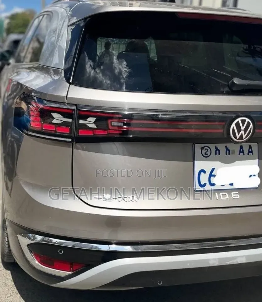 Volkswagen ID.6 2024 Gold