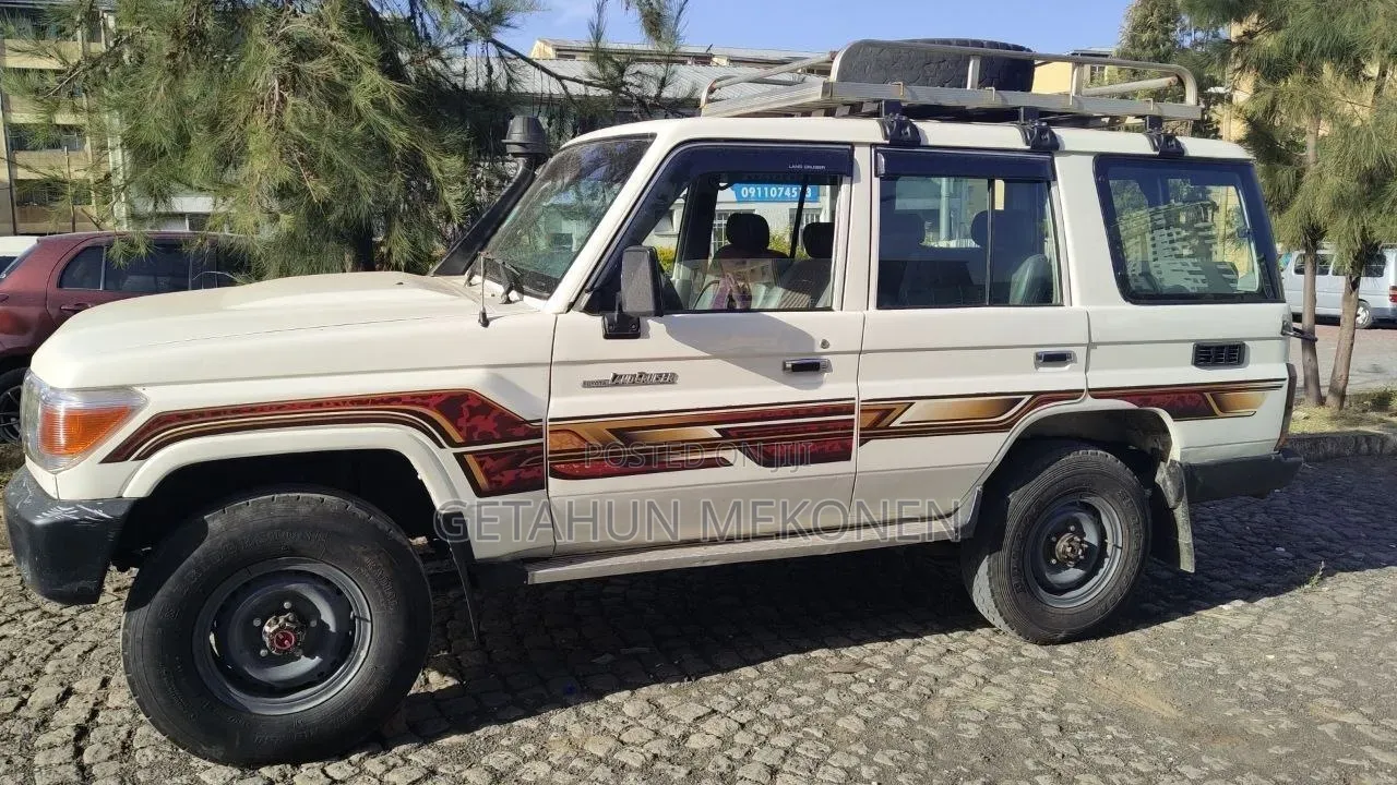 Toyota Land Cruiser 2011 White