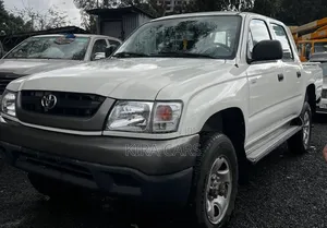 Toyota Hilux 2003 White