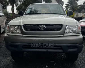 Toyota Hilux 2003 White
