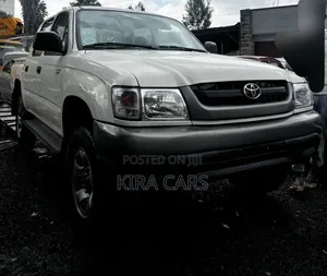 Toyota Hilux 2003 White