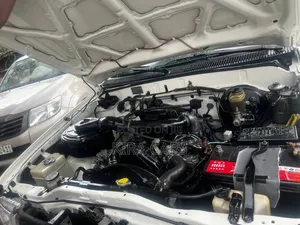 Toyota Hilux 2003 White
