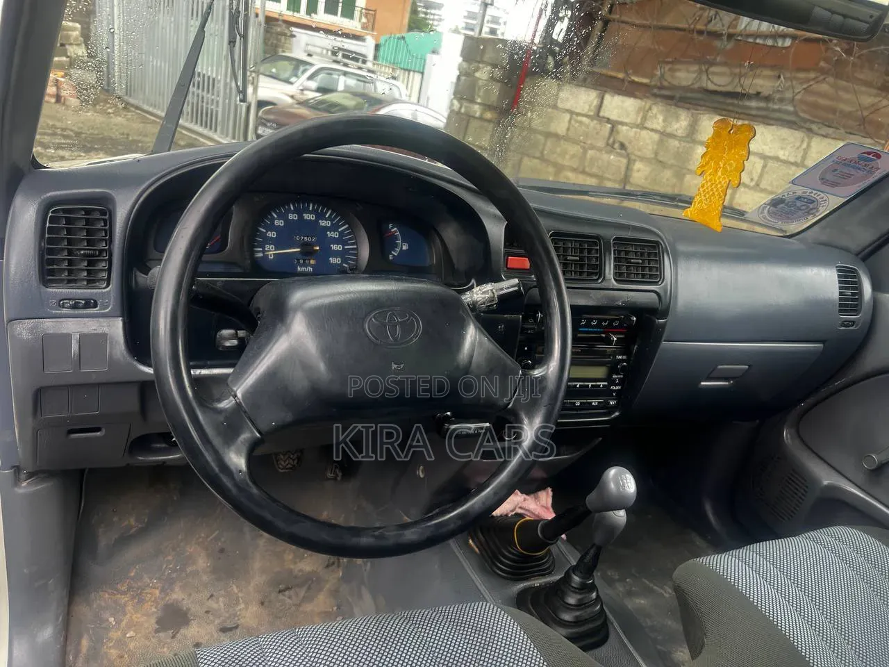 Toyota Hilux 2003 White