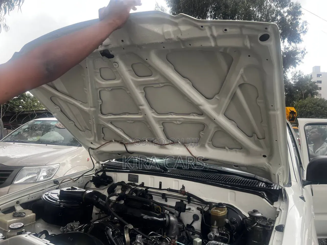 Toyota Hilux 2003 White