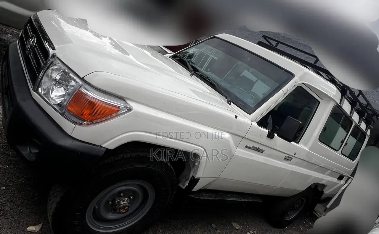 Toyota Land Cruiser 2010 White