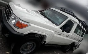 Toyota Land Cruiser 2010 White