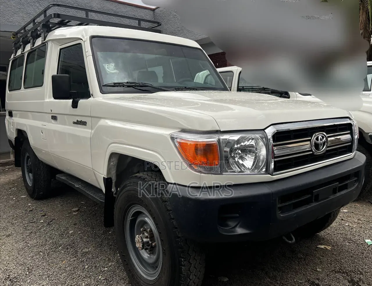 Toyota Land Cruiser 2010 White