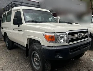 Toyota Land Cruiser 2010 White