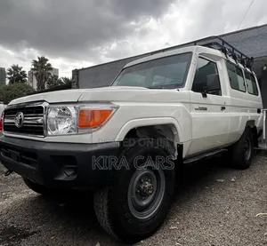 Toyota Land Cruiser 2010 White