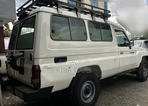 Toyota Land Cruiser 2010 White