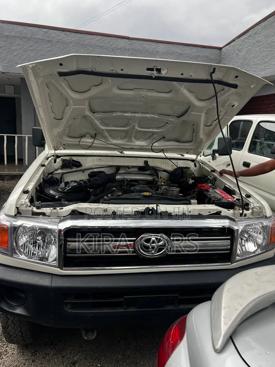 Toyota Land Cruiser 2010 White