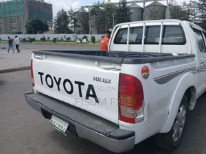 Toyota Hilux 2007 White