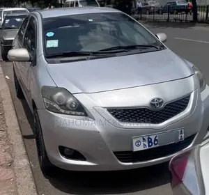 Toyota Belta 2011 Silver