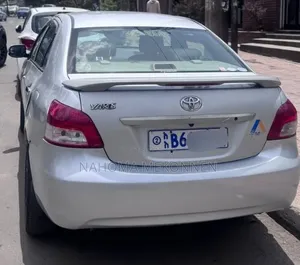 Toyota Belta 2011 Silver