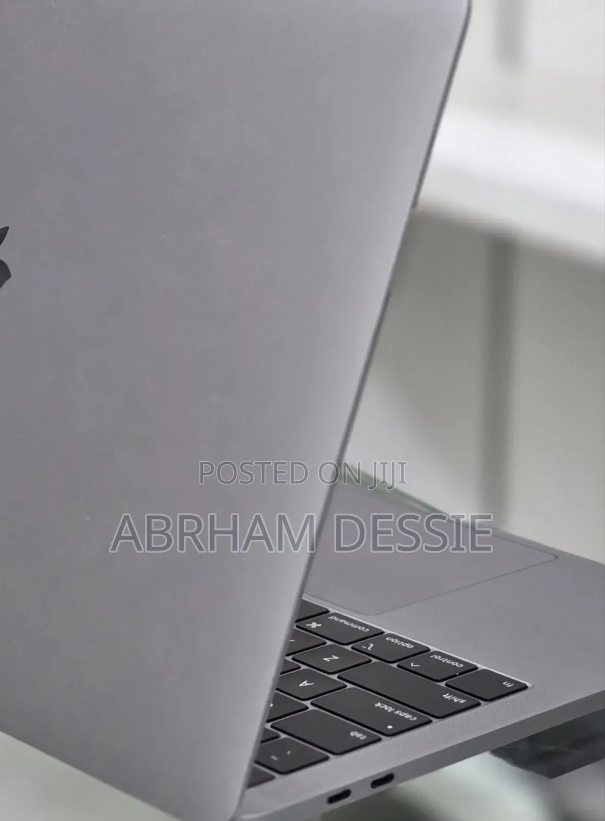 New Laptop Apple MacBook Pro 2019 16GB Intel Core i7 SSD 256GB