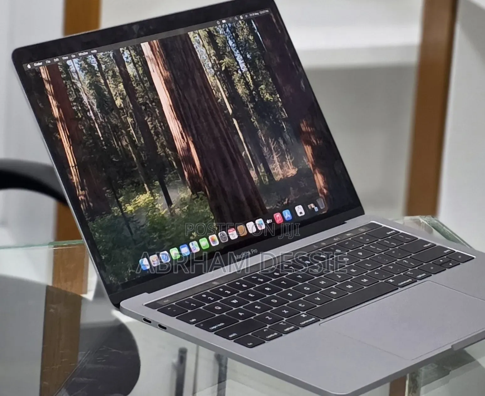 New Laptop Apple MacBook Pro 2019 16GB Intel Core i7 SSD 256GB