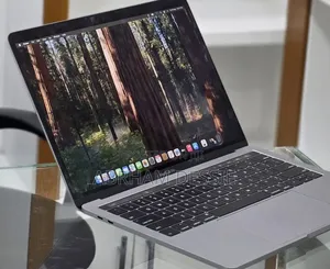 New Laptop Apple MacBook Pro 2019 16GB Intel Core i7 SSD 256GB