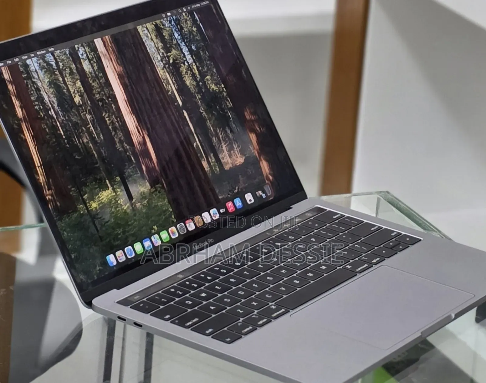 New Laptop Apple MacBook Pro 2019 16GB Intel Core i7 SSD 256GB
