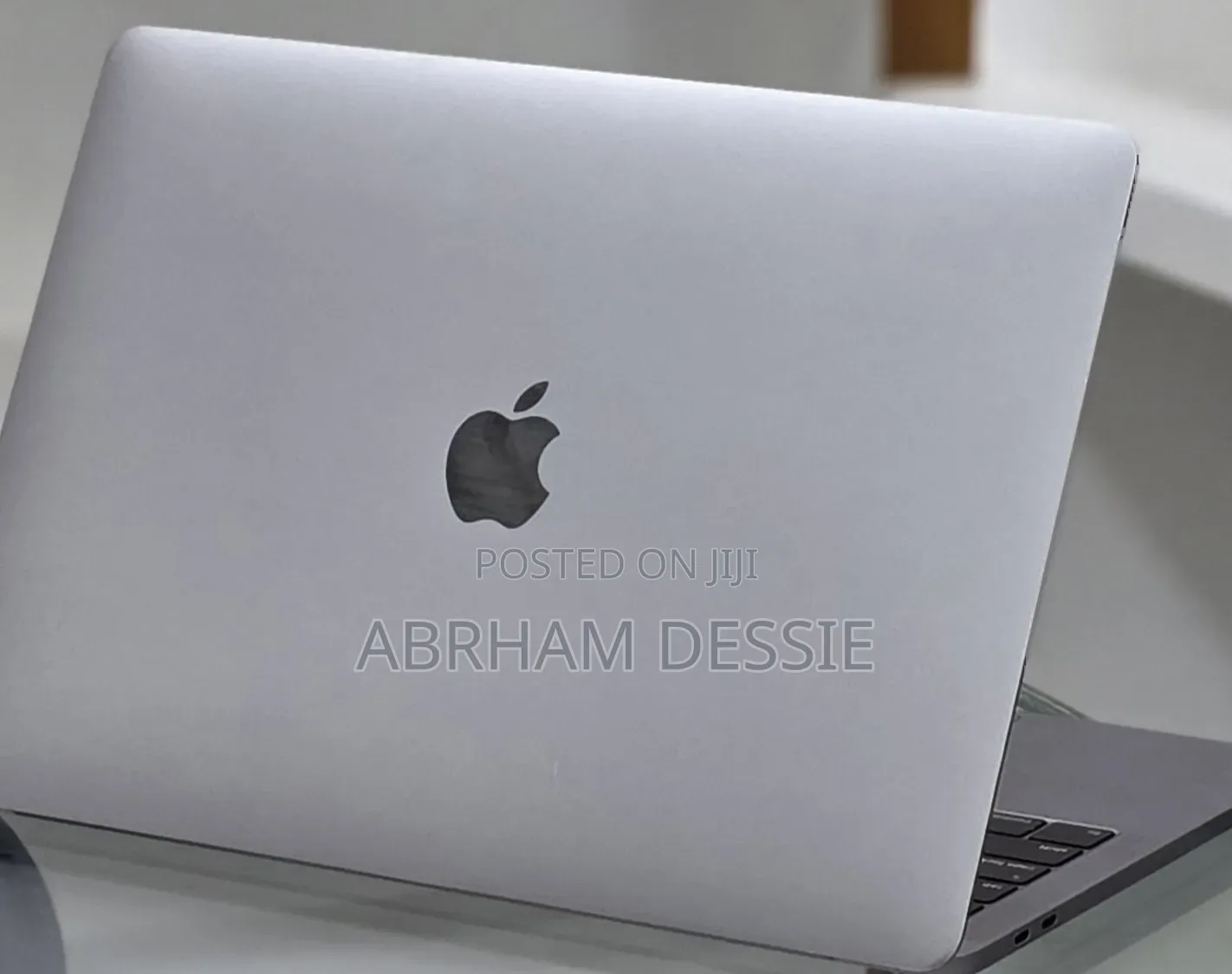 New Laptop Apple MacBook Pro 2019 16GB Intel Core i7 SSD 256GB