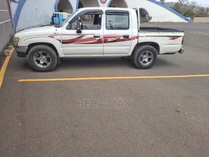 Toyota Hilux 1998 White