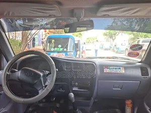 Toyota Hilux 1998 White