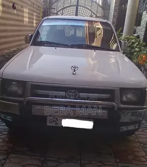 Toyota Hilux 1998 White