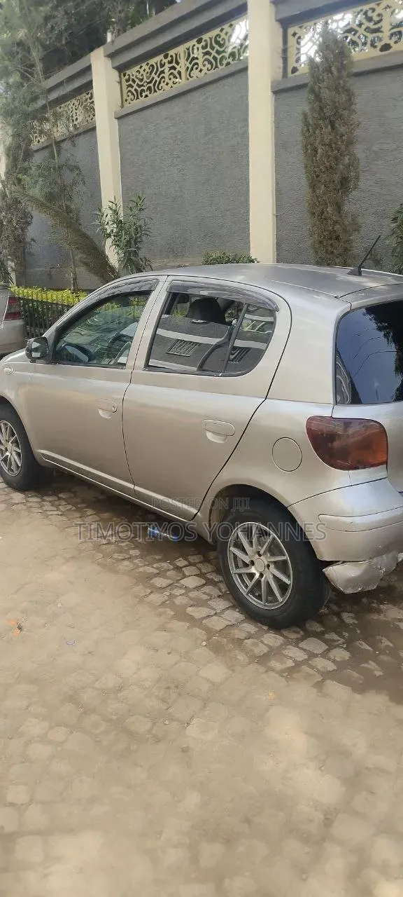 Toyota Vitz 1.0 FWD 3dr 2004 Gray