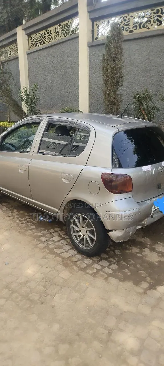 Toyota Vitz 1.0 FWD 3dr 2004 Gray