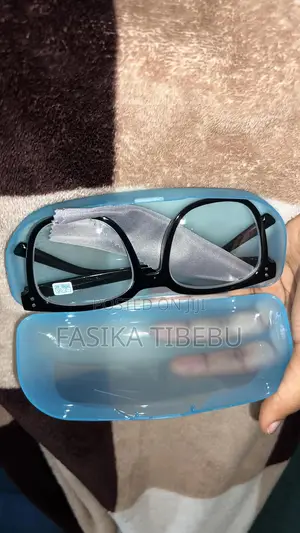 -2.00 Prescription Glasses እጄ ላይ አለ ከ ሩቅ ለማየት የሚቸግራቹ እና በሀኪም የታዘዘላቹ