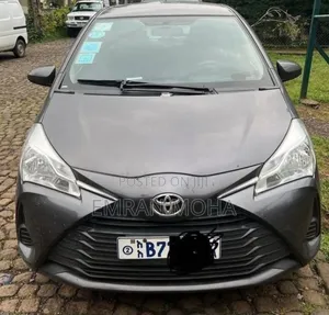 Toyota Yaris 2018 Gray