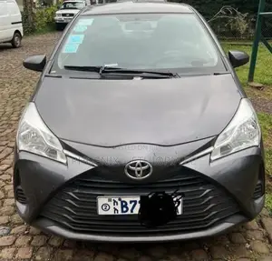 Toyota Yaris 2018 Gray