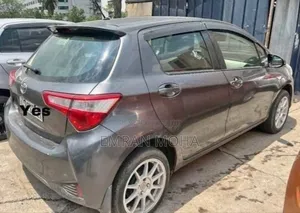 Toyota Yaris 2018 Gray