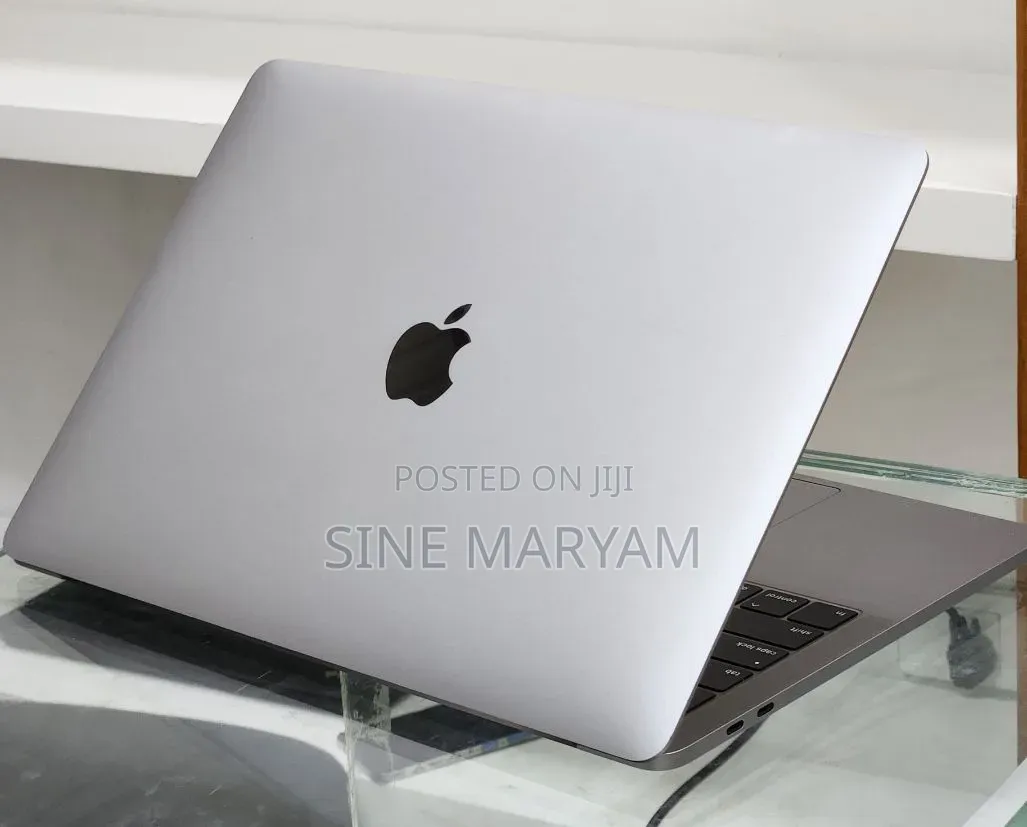New Laptop Apple MacBook Pro 2019 16GB Intel Core i7 SSD 256GB